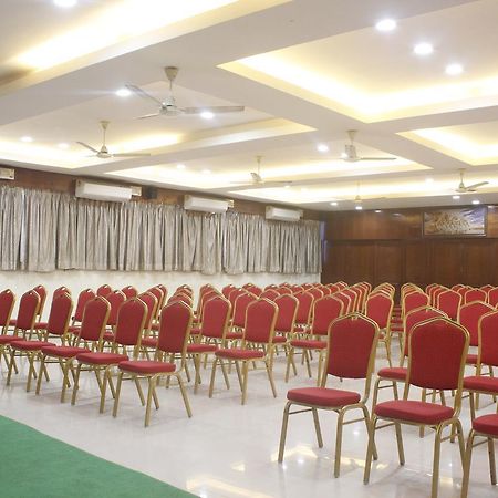 Hotel Chandra'S Визакхапатнам Екстериор снимка