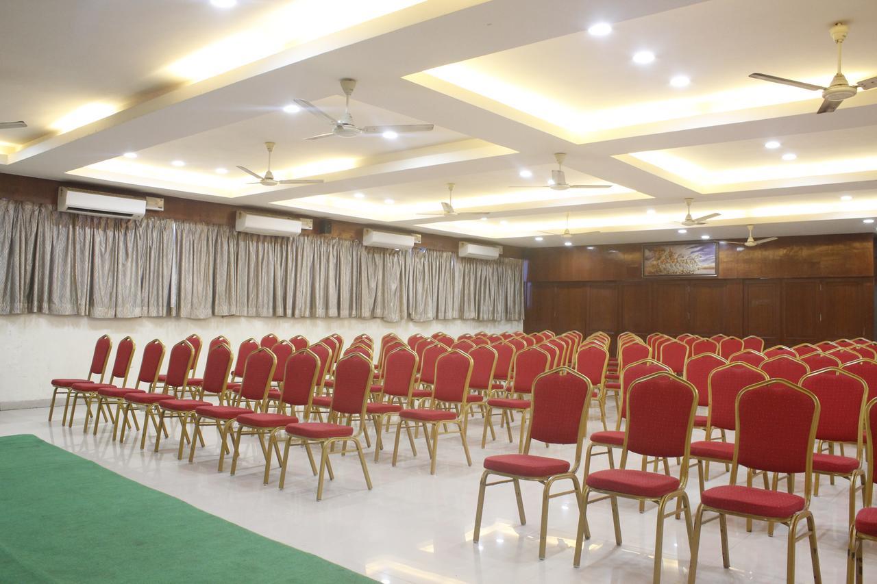 Hotel Chandra'S Визакхапатнам Екстериор снимка