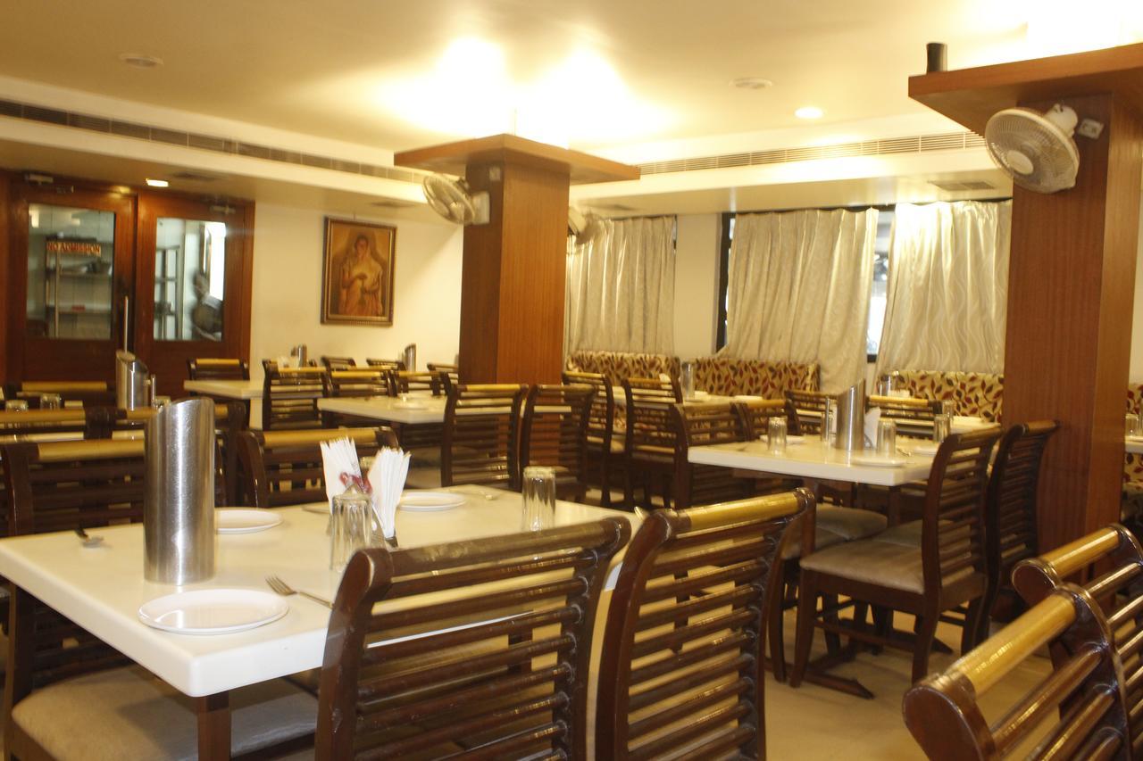 Hotel Chandra'S Визакхапатнам Екстериор снимка