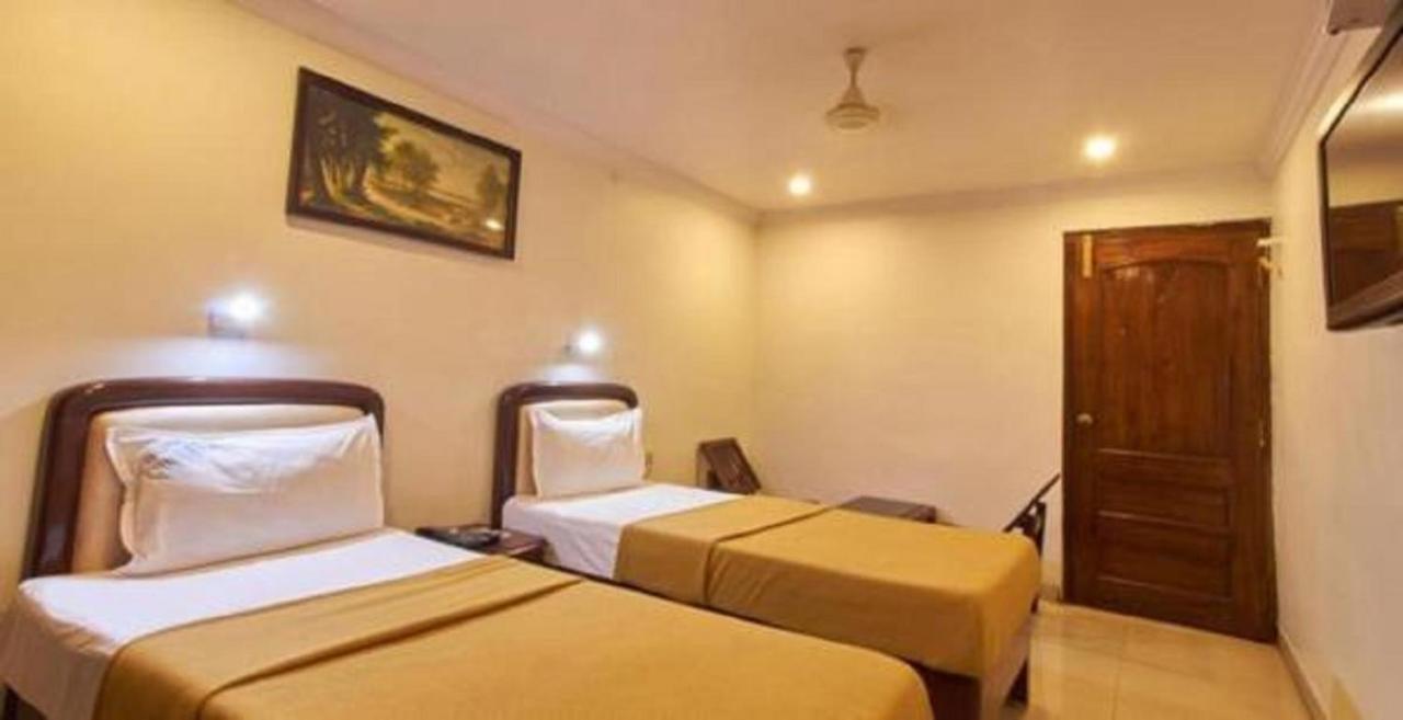 Hotel Chandra'S Визакхапатнам Екстериор снимка