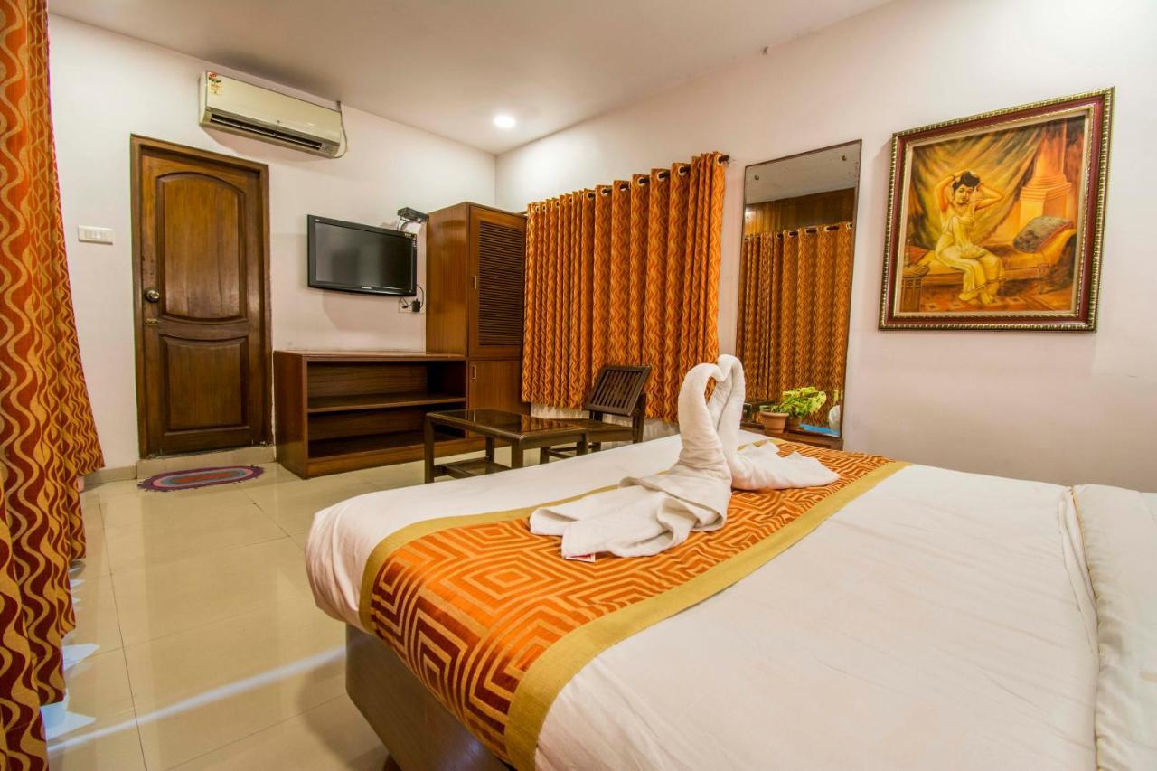 Hotel Chandra'S Визакхапатнам Екстериор снимка